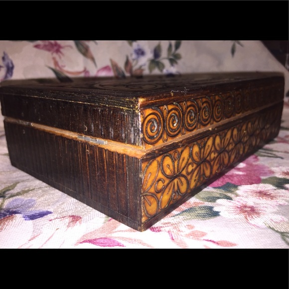 Vintage Burn Carved Jewelry Box / Price Firm - Picture 3 of 7